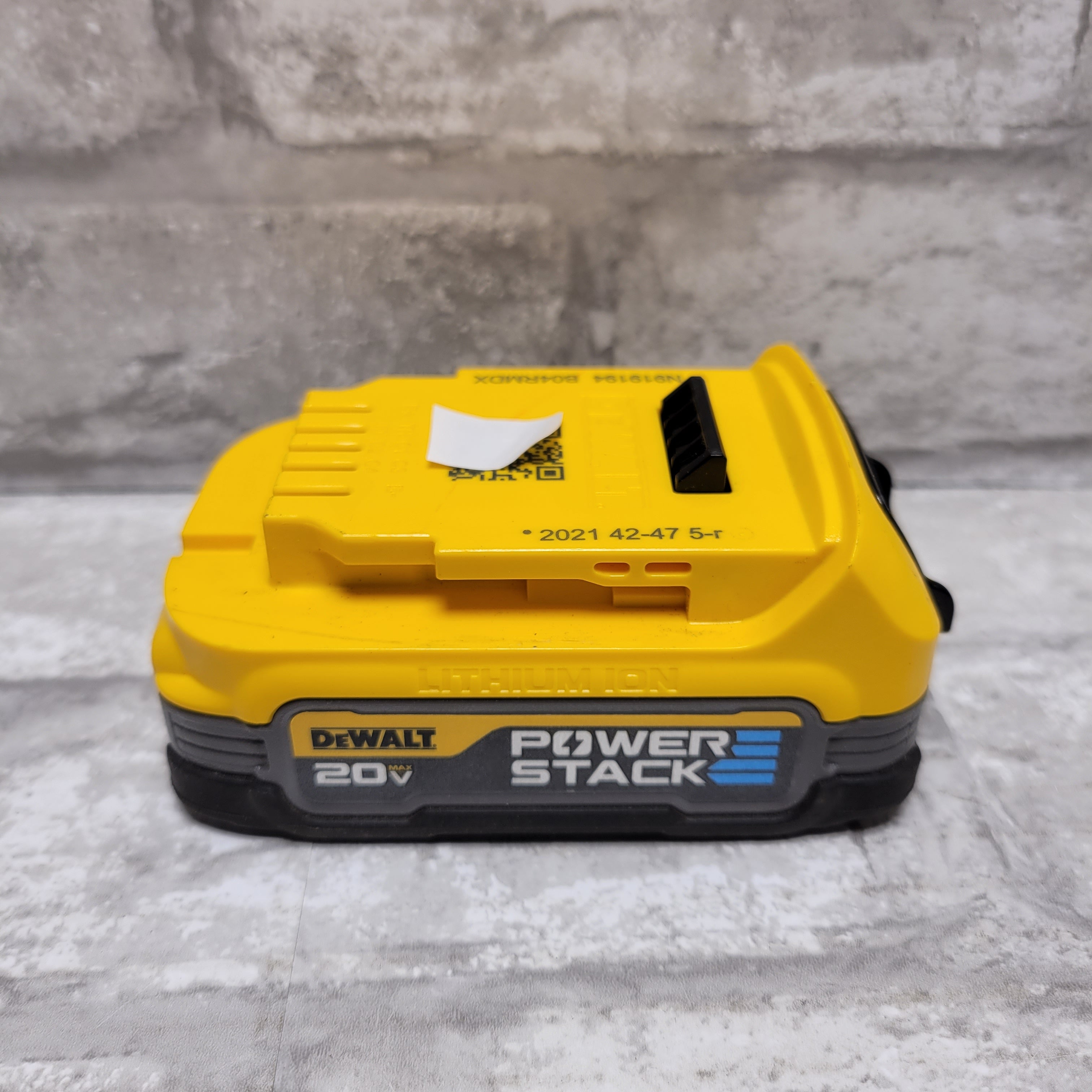 DEWALT 20-Volt MAX POWERSTACK Compact Battery 1.7Ah, DCBP034 *USED* (7953676009710)